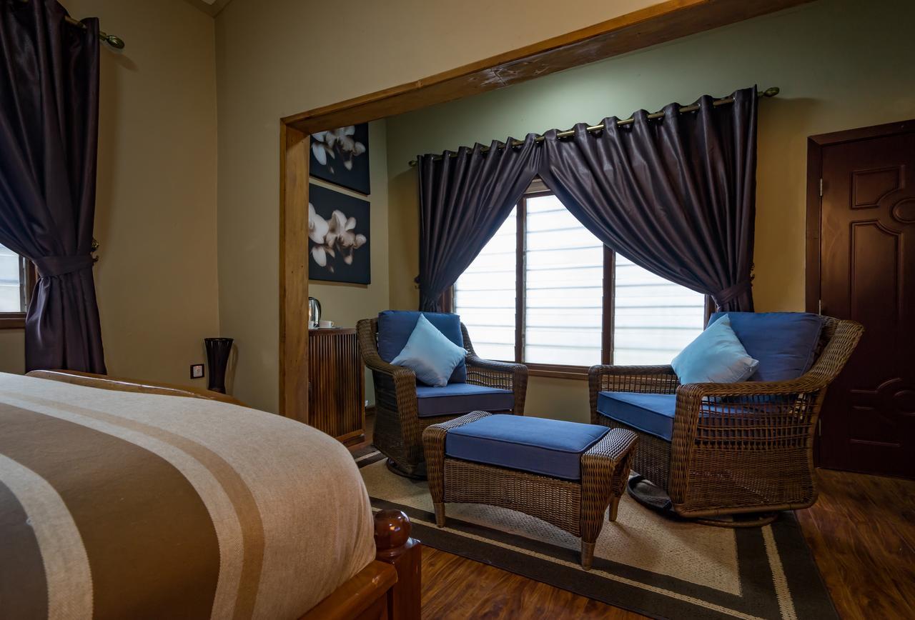 Maaha Beach Resort Anochi Exterior photo