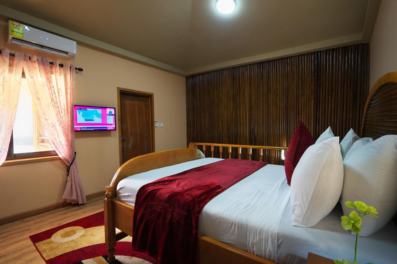 Maaha Beach Resort Anochi Exterior photo