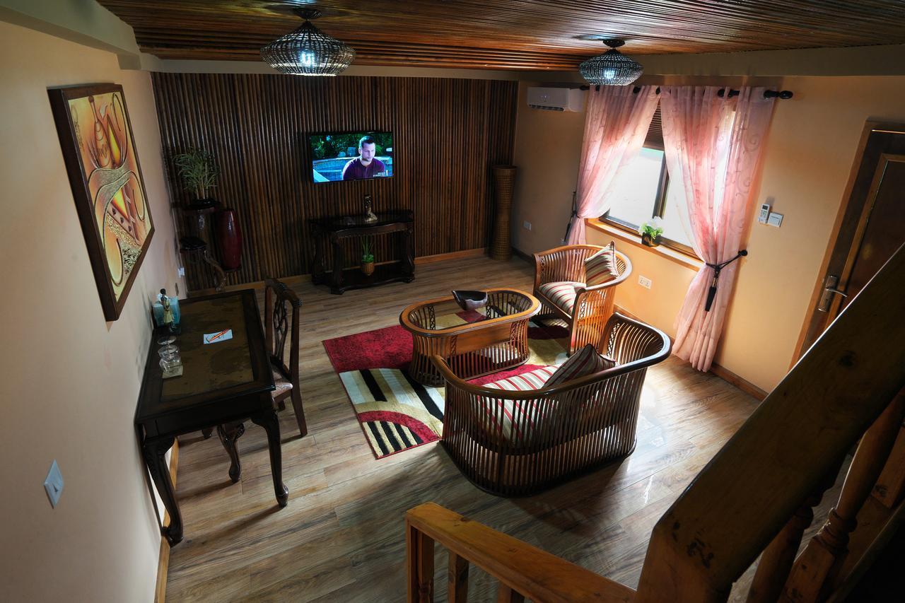 Maaha Beach Resort Anochi Exterior photo