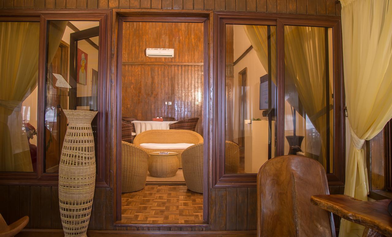 Maaha Beach Resort Anochi Exterior photo