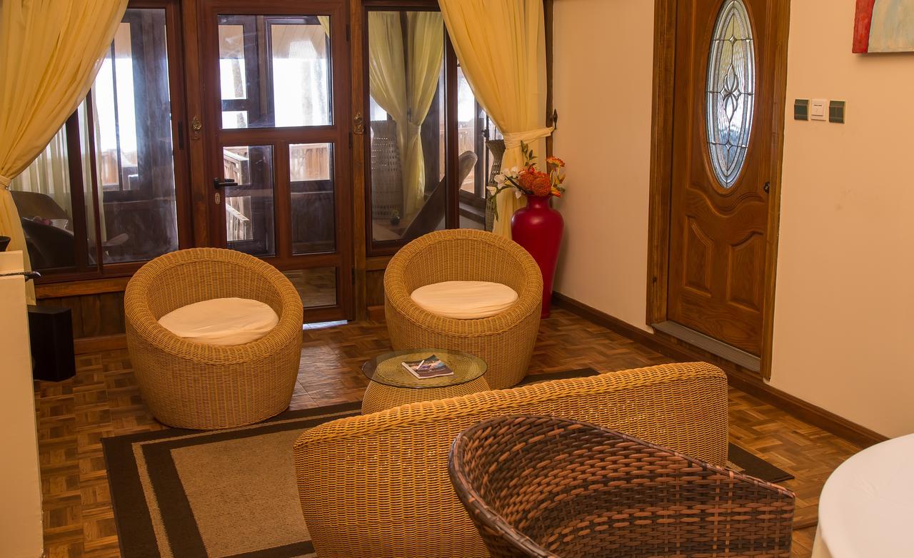 Maaha Beach Resort Anochi Exterior photo